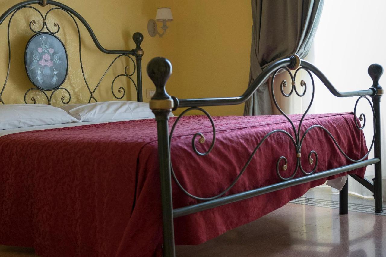 ローマ ラ ブレッチャ ア ポルタ ピア Bed & Breakfast エクステリア 写真